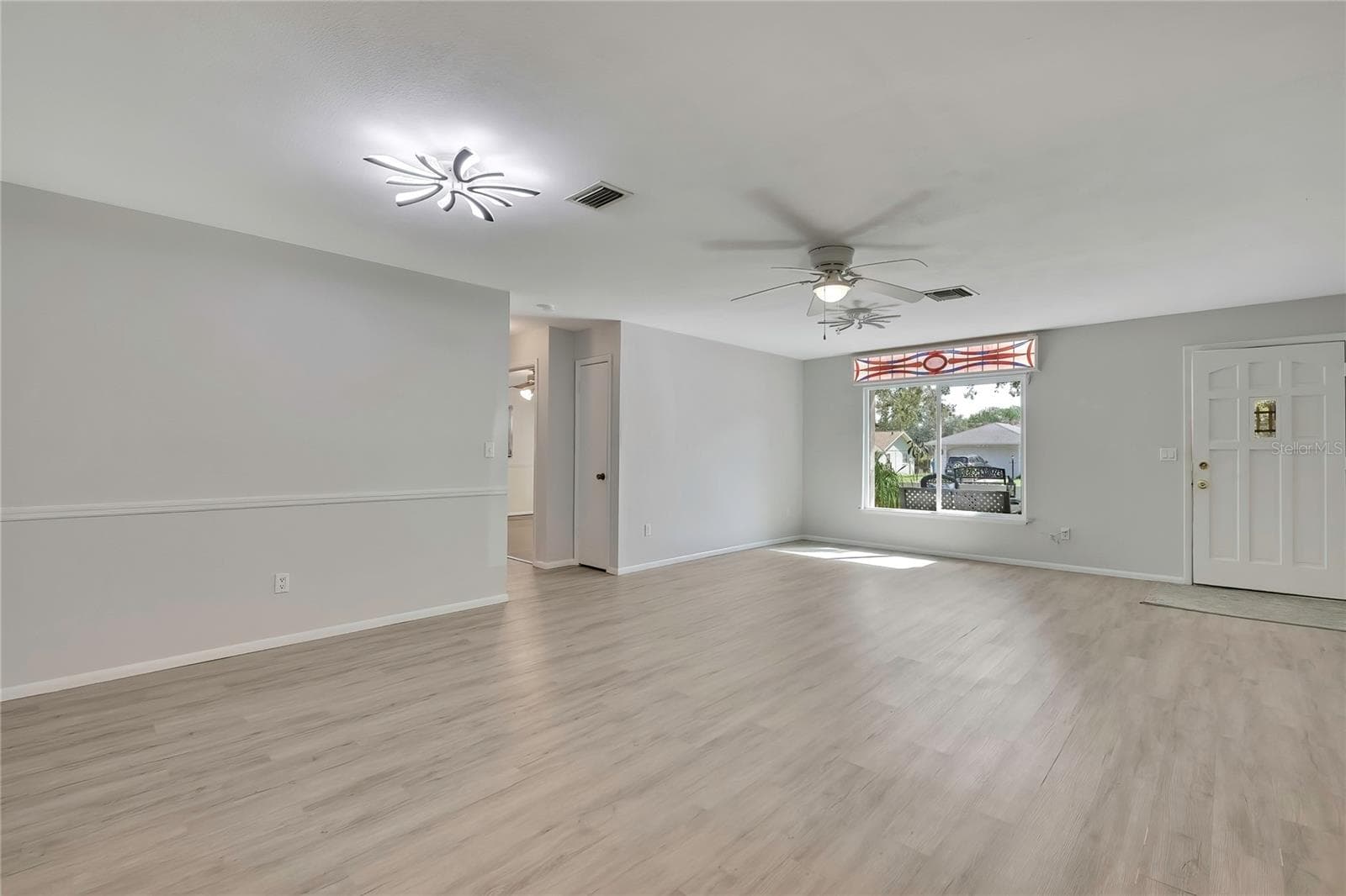 Living room - 1185 MACFARLANE AVE, SPRING HILL