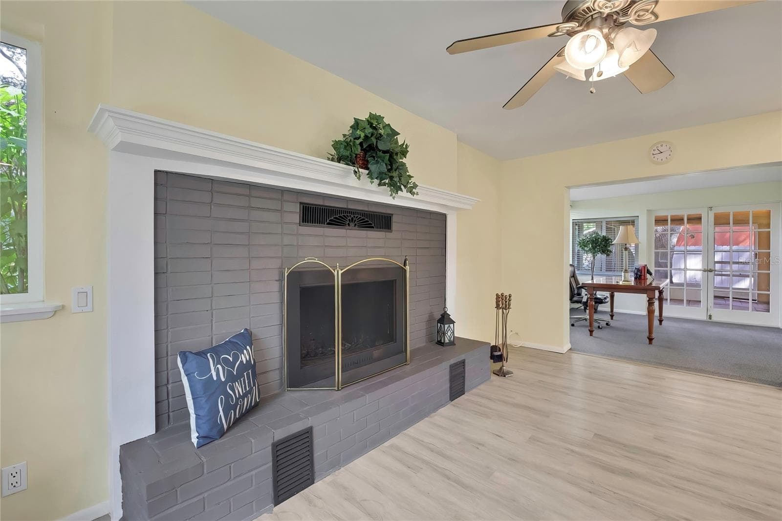 Wood Burning Fireplace - 1185 MACFARLANE AVE, SPRING HILL
