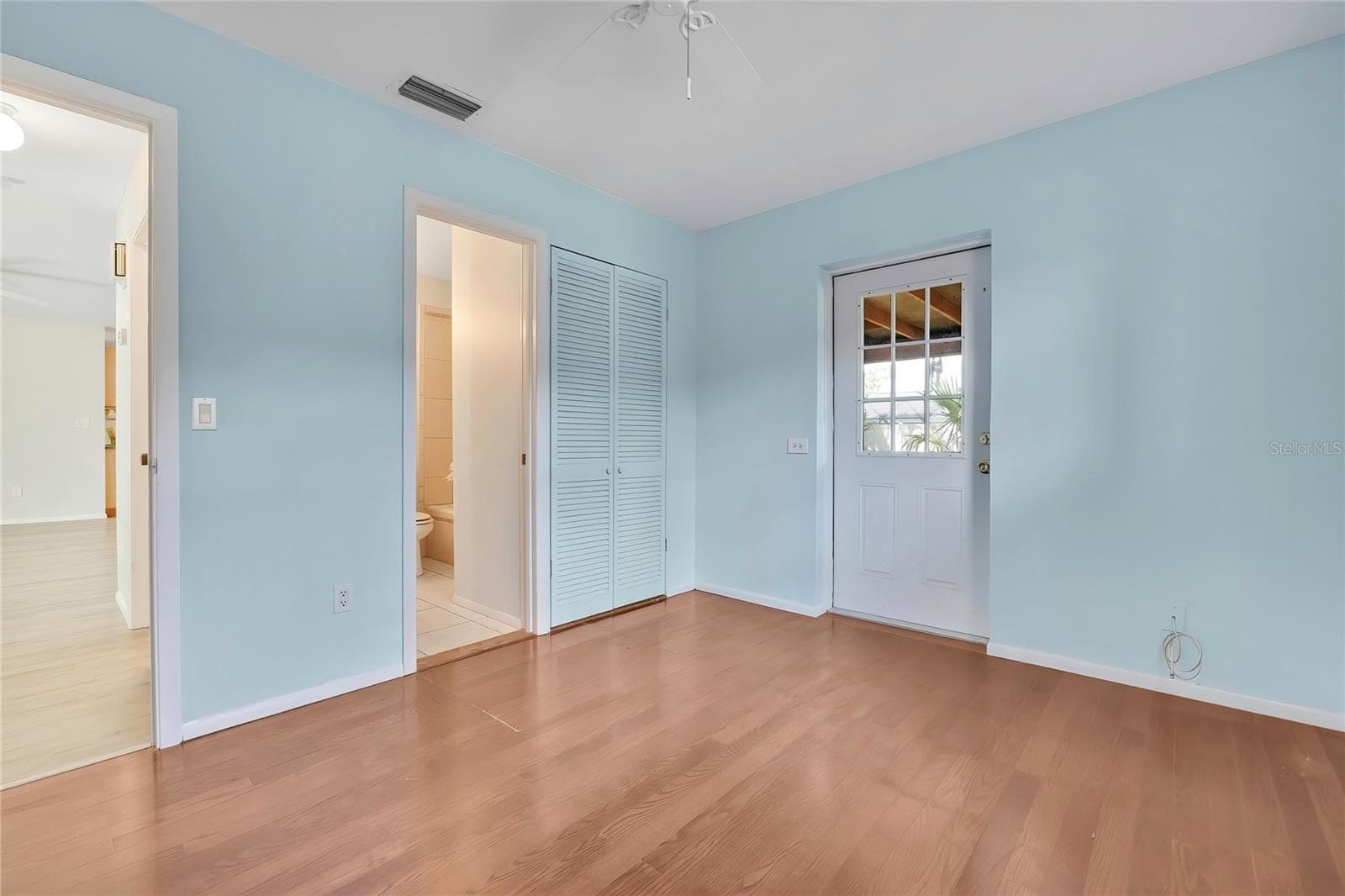 Bedroom with bath access - 1185 MACFARLANE AVE, SPRING HILL