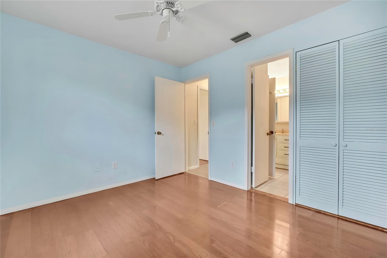 Bedroom with bath access - 1185 MACFARLANE AVE, SPRING HILL