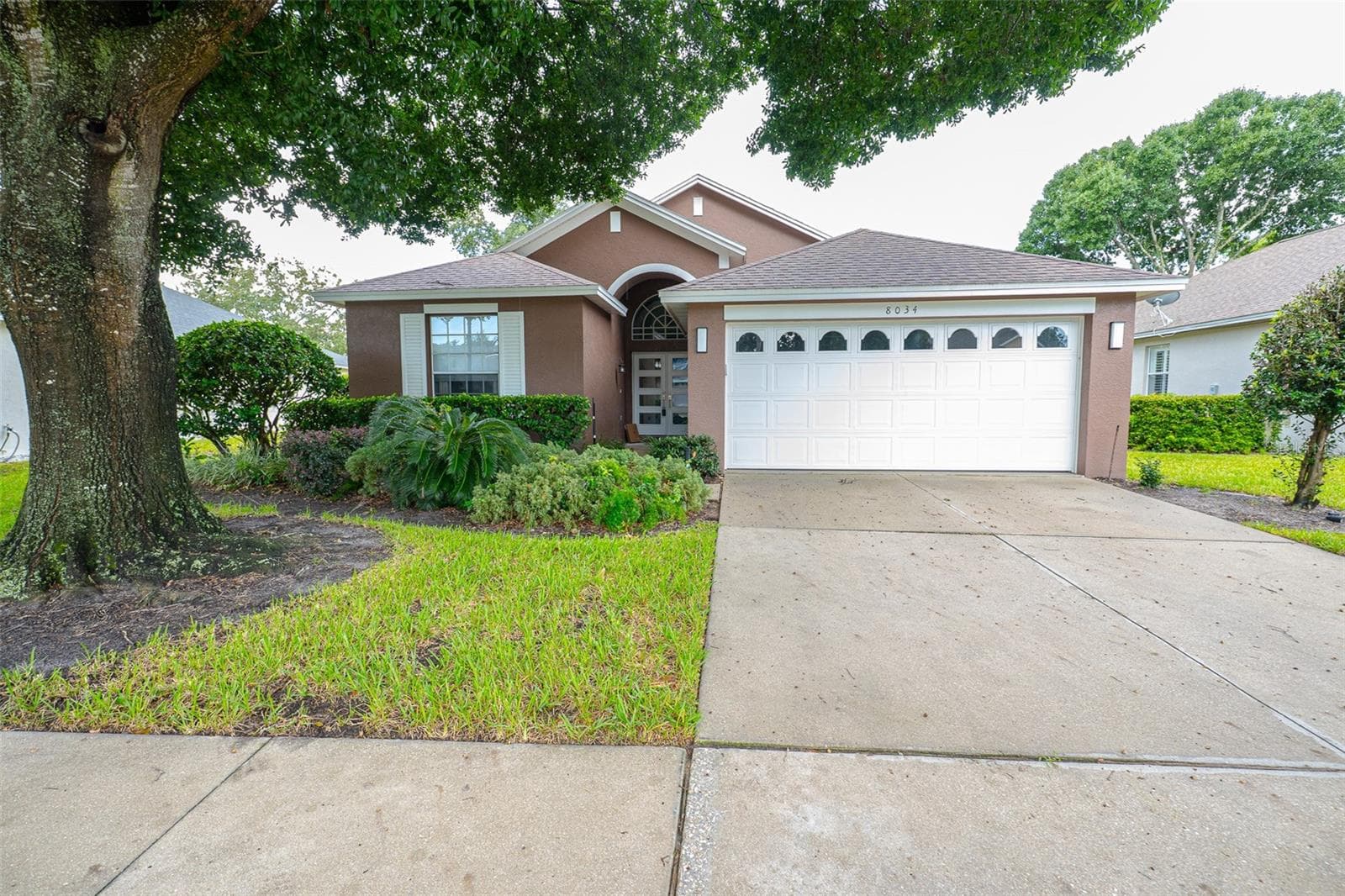 Single Family Residence at 8034 ARCADIAN CT, MOUNT DORA, photo 2 of 58