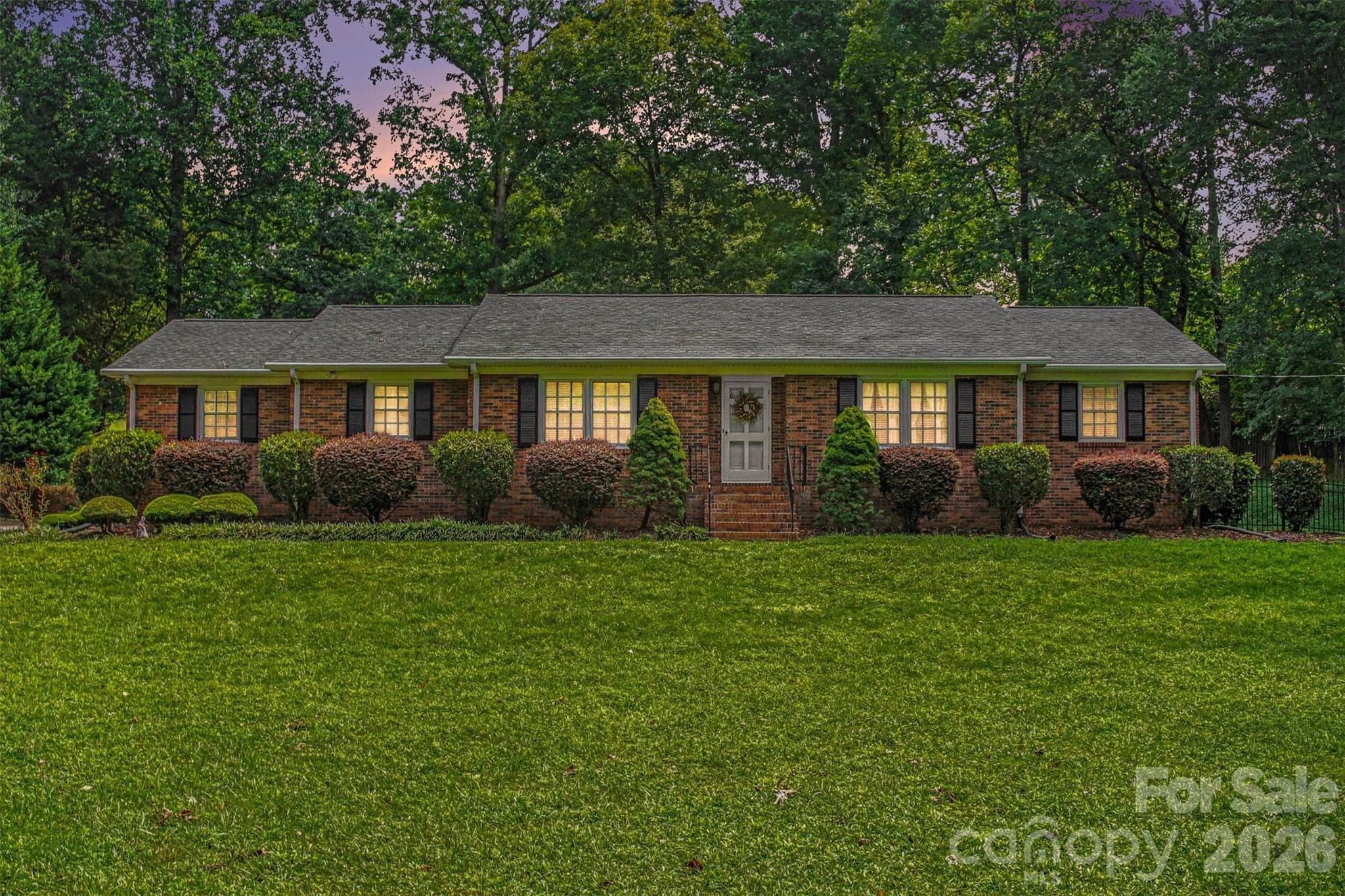 Single Family Residence at 1204 Dumbarton Road, Gastonia, photo 2 of 31