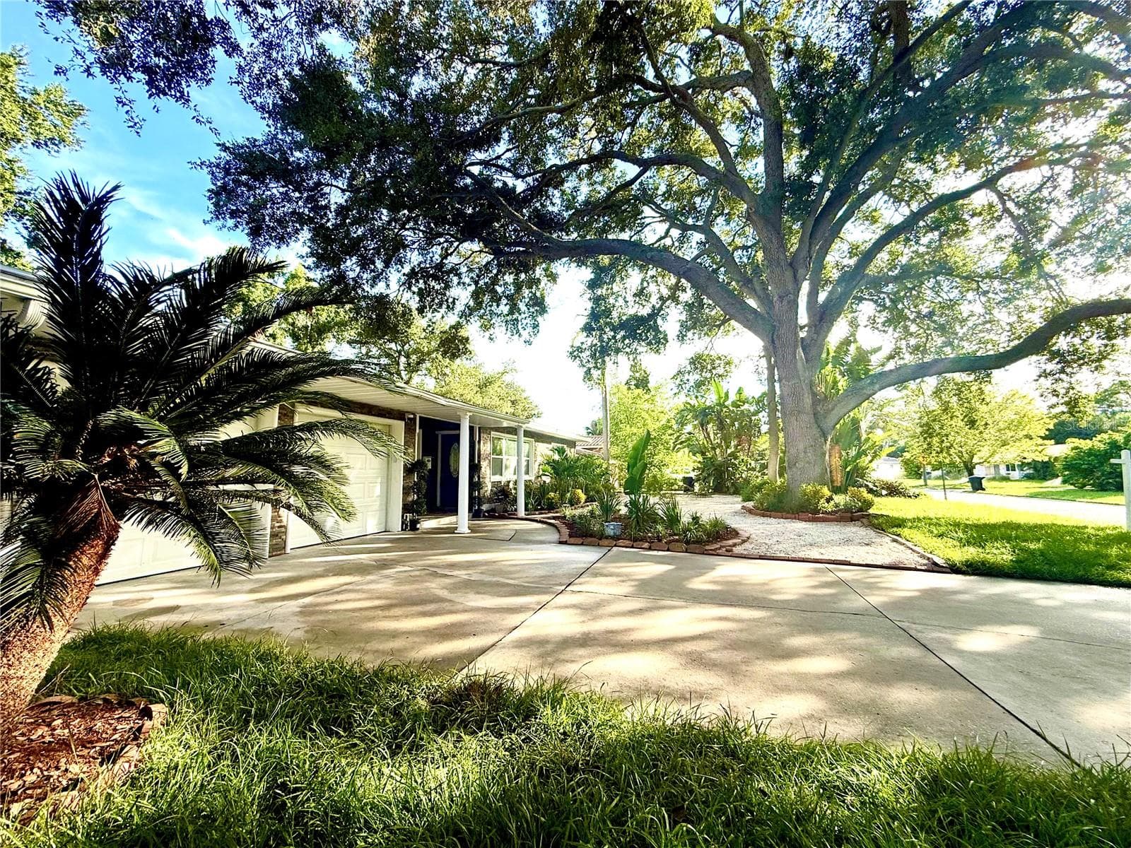 Single Family Residence at 1557 ROBINSON DR N, ST PETERSBURG, photo 43 of 45