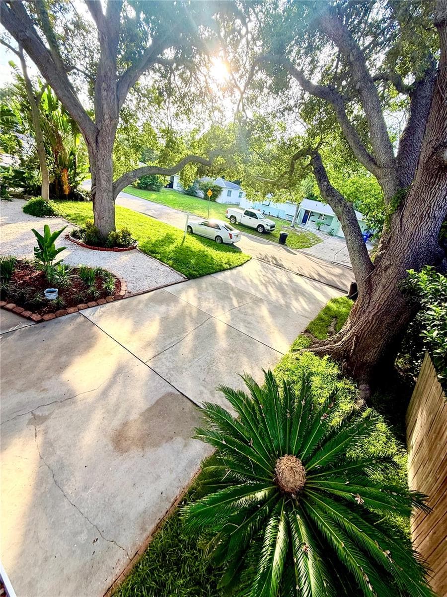 Single Family Residence at 1557 ROBINSON DR N, ST PETERSBURG, photo 42 of 45