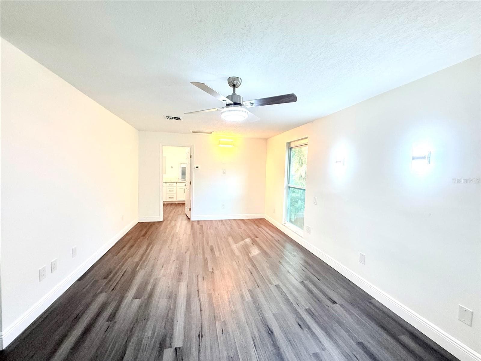 Single Family Residence at 1557 ROBINSON DR N, ST PETERSBURG, photo 17 of 45