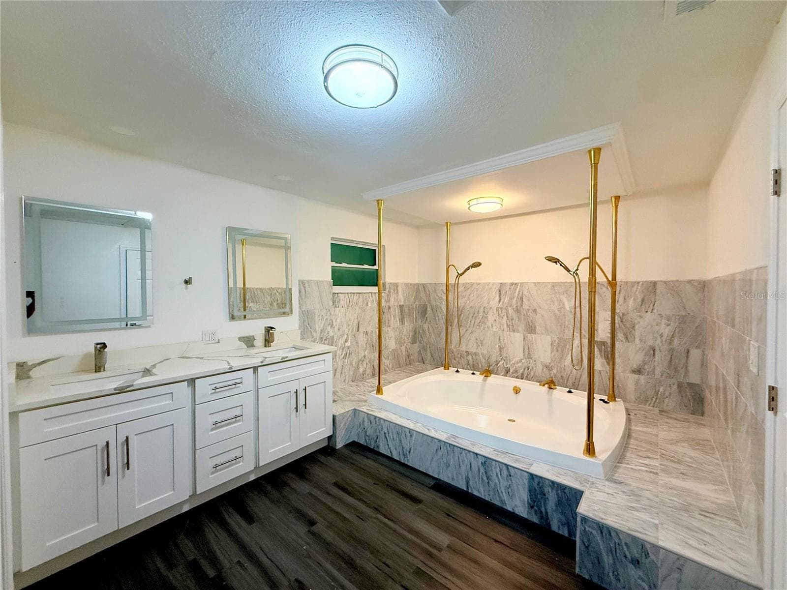 Single Family Residence at 1557 ROBINSON DR N, ST PETERSBURG, photo 18 of 45