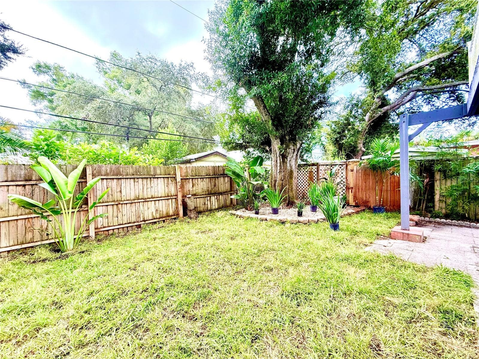 Single Family Residence at 1557 ROBINSON DR N, ST PETERSBURG, photo 37 of 45
