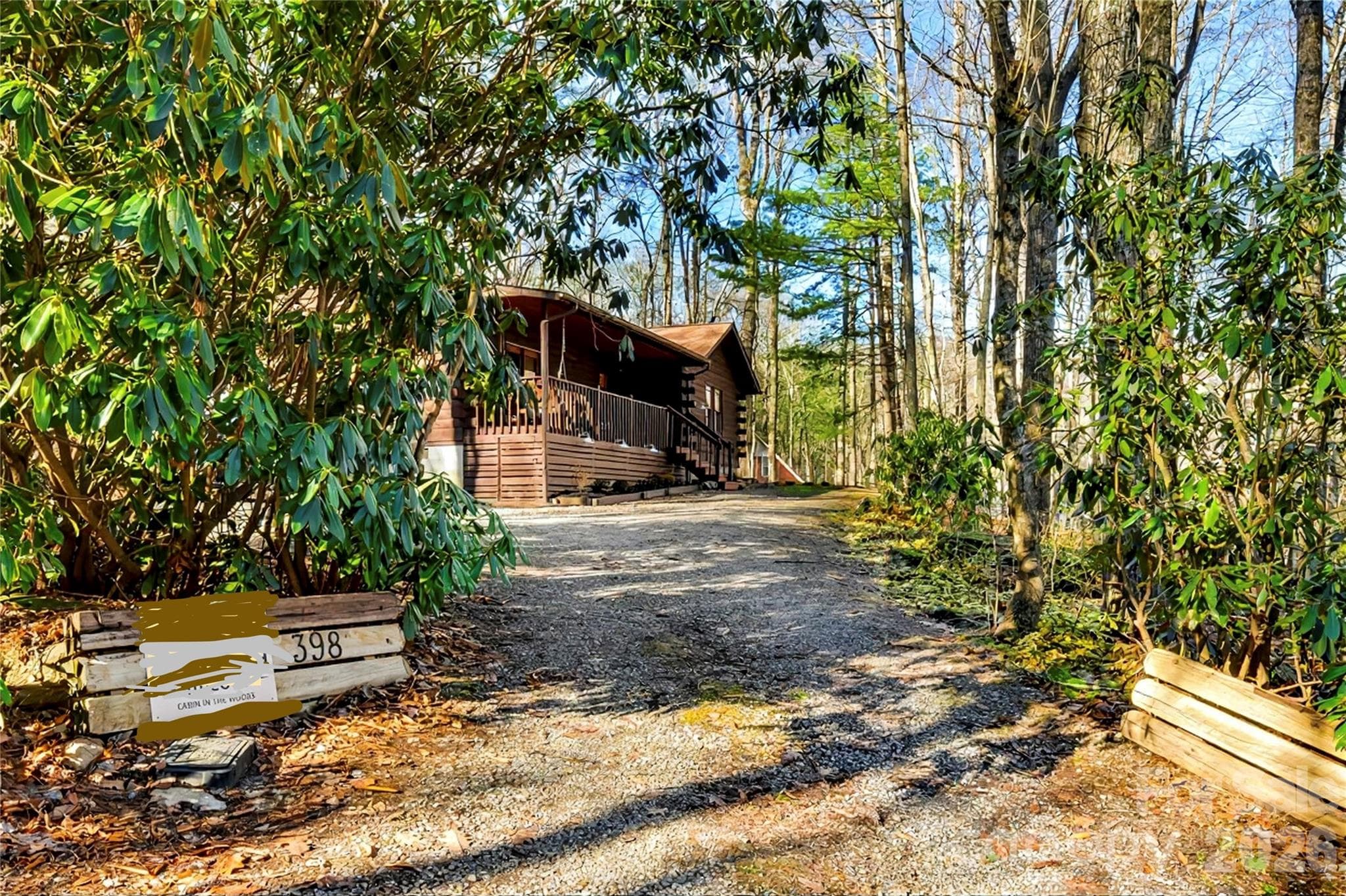 Level Flat driveway and turn around area - 398 Locust Drive, Maggie Valley