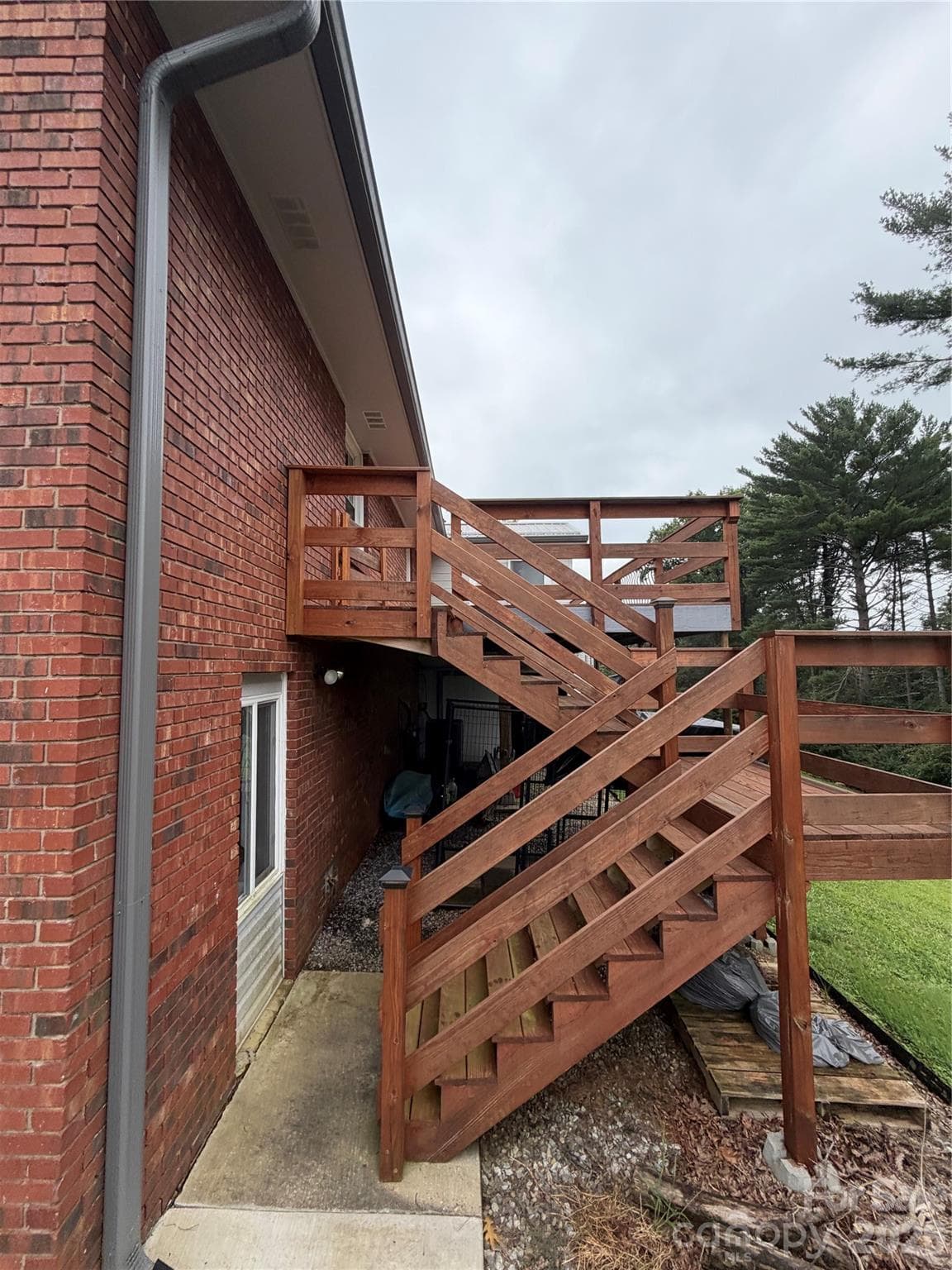 Stairs from back deck - 1000 Beaumont Poplar Street, North Wilkesboro