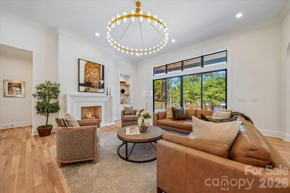 Single Family Residence at 4635 Water Oak Road, Charlotte, photo 11 of 46