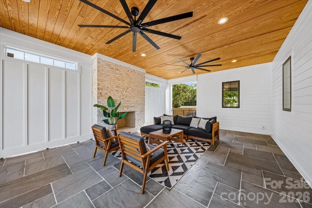 Single Family Residence at 4635 Water Oak Road, Charlotte, photo 15 of 46