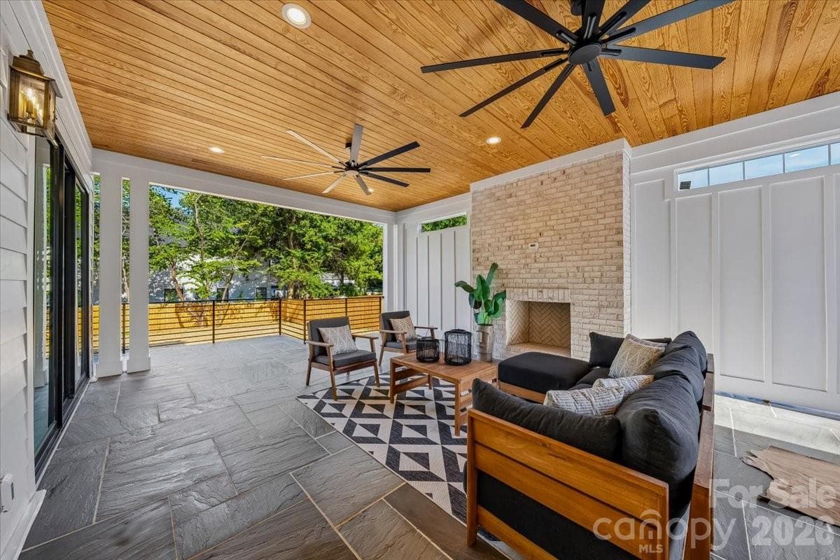 Single Family Residence at 4635 Water Oak Road, Charlotte, photo 16 of 46