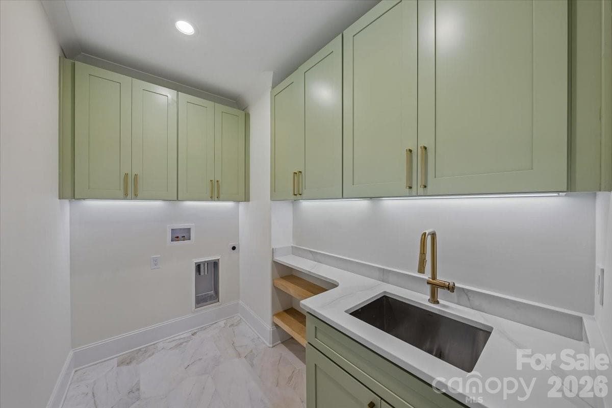 Laundry #2 - 4635 Water Oak Road, Charlotte
