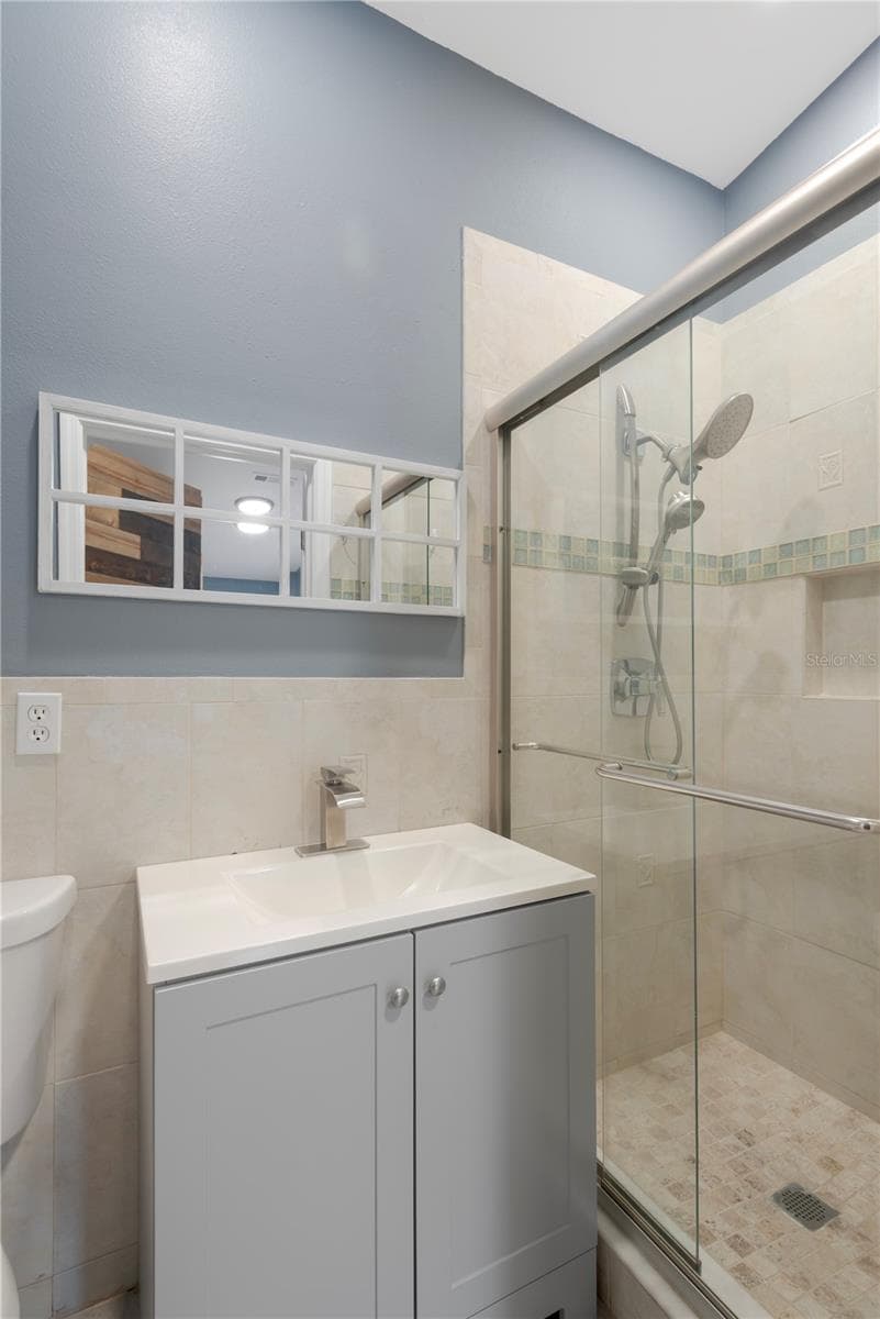 Guest Bathroom - 2054 SAFFOLD PARK DR, RUSKIN