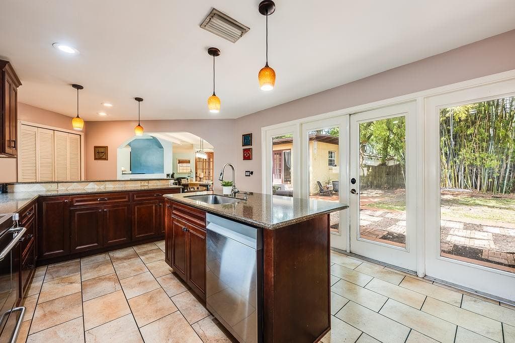 Single Family Residence at 1835 OAK LN, ORLANDO, photo 11 of 62