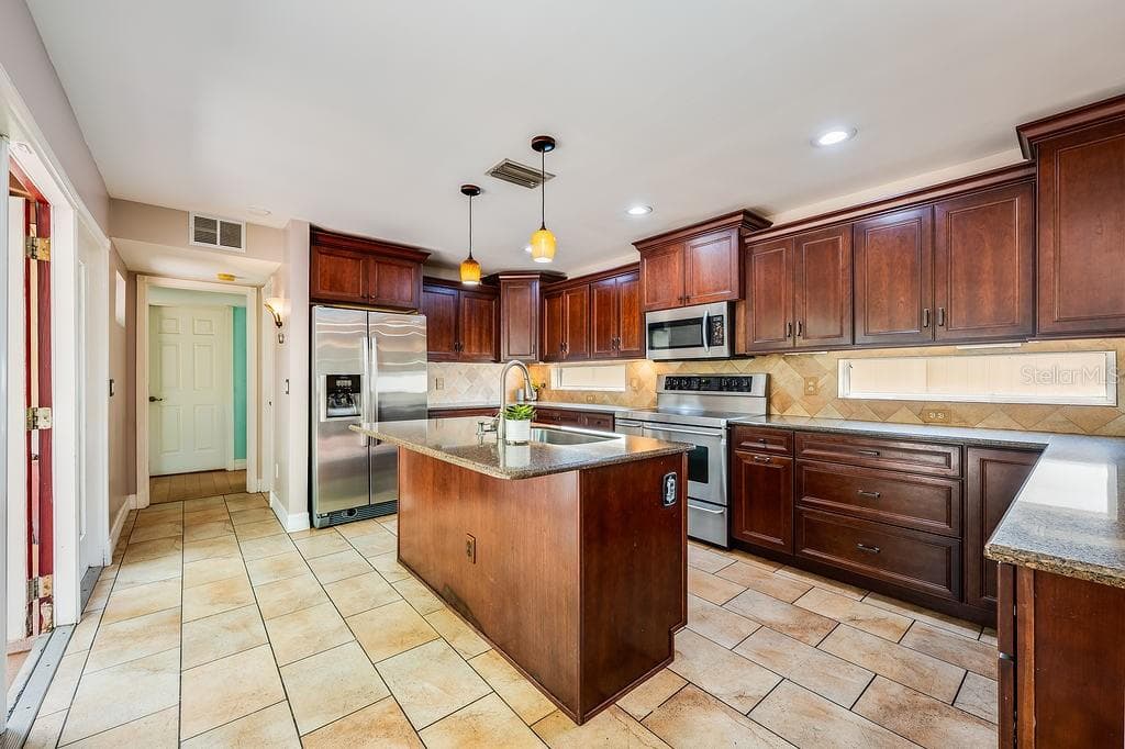 Single Family Residence at 1835 OAK LN, ORLANDO, photo 13 of 62