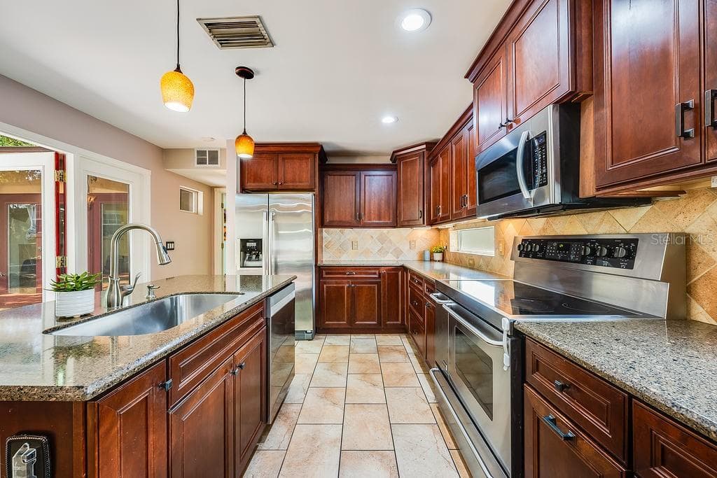 Single Family Residence at 1835 OAK LN, ORLANDO, photo 15 of 62