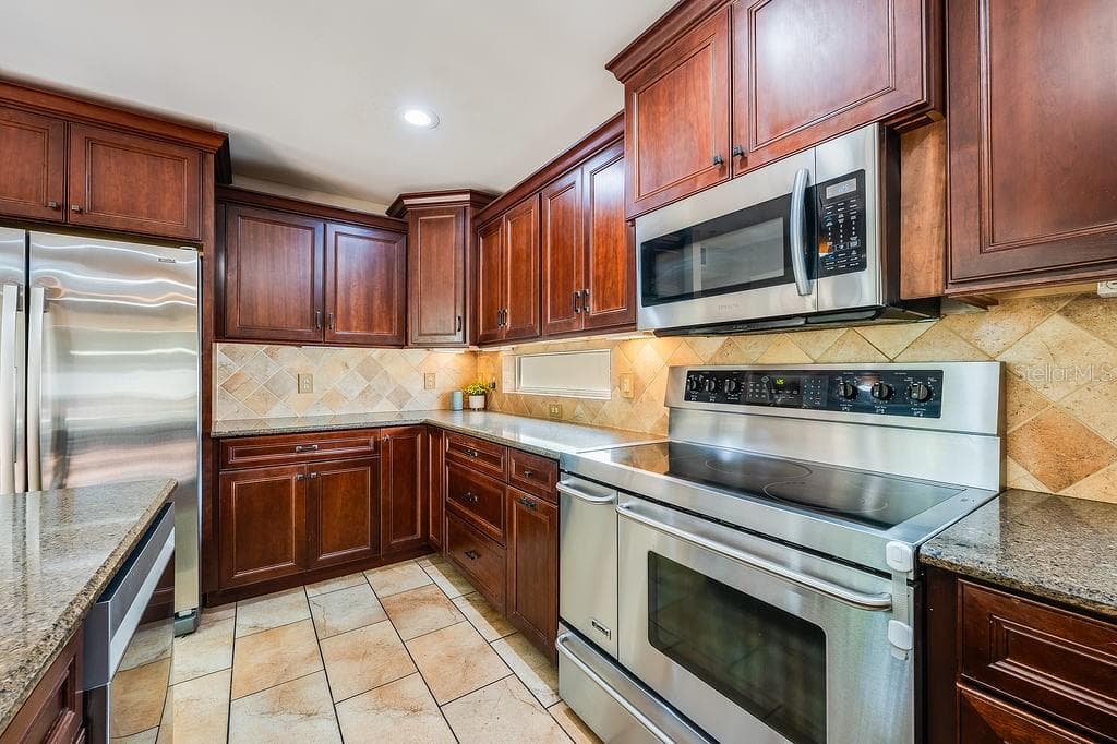 Single Family Residence at 1835 OAK LN, ORLANDO, photo 16 of 62