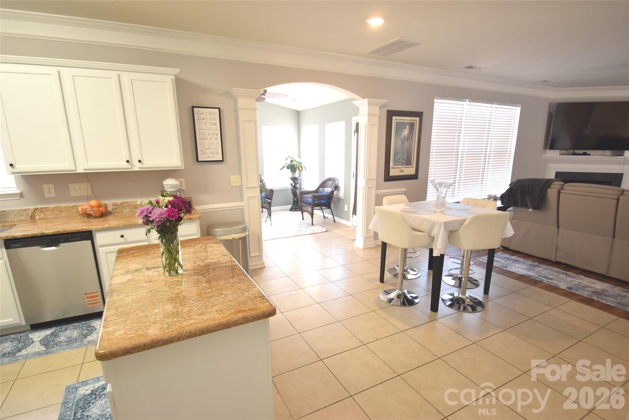 Single Family Residence at 608 Wrayhill Drive, Charlotte, photo 10 of 33
