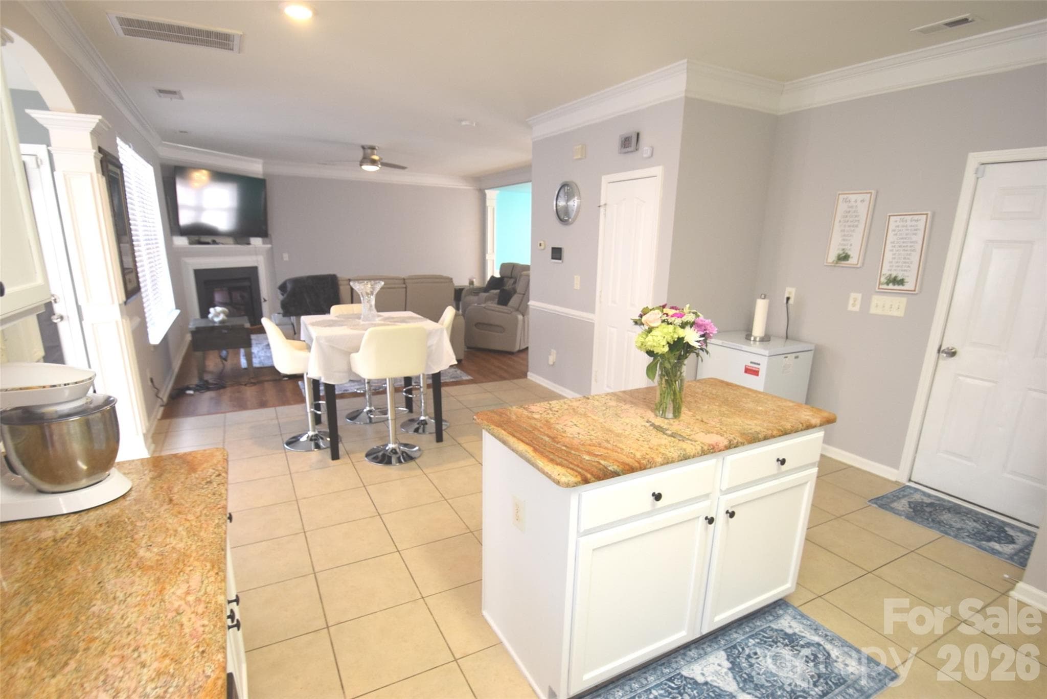 Single Family Residence at 608 Wrayhill Drive, Charlotte, photo 11 of 33