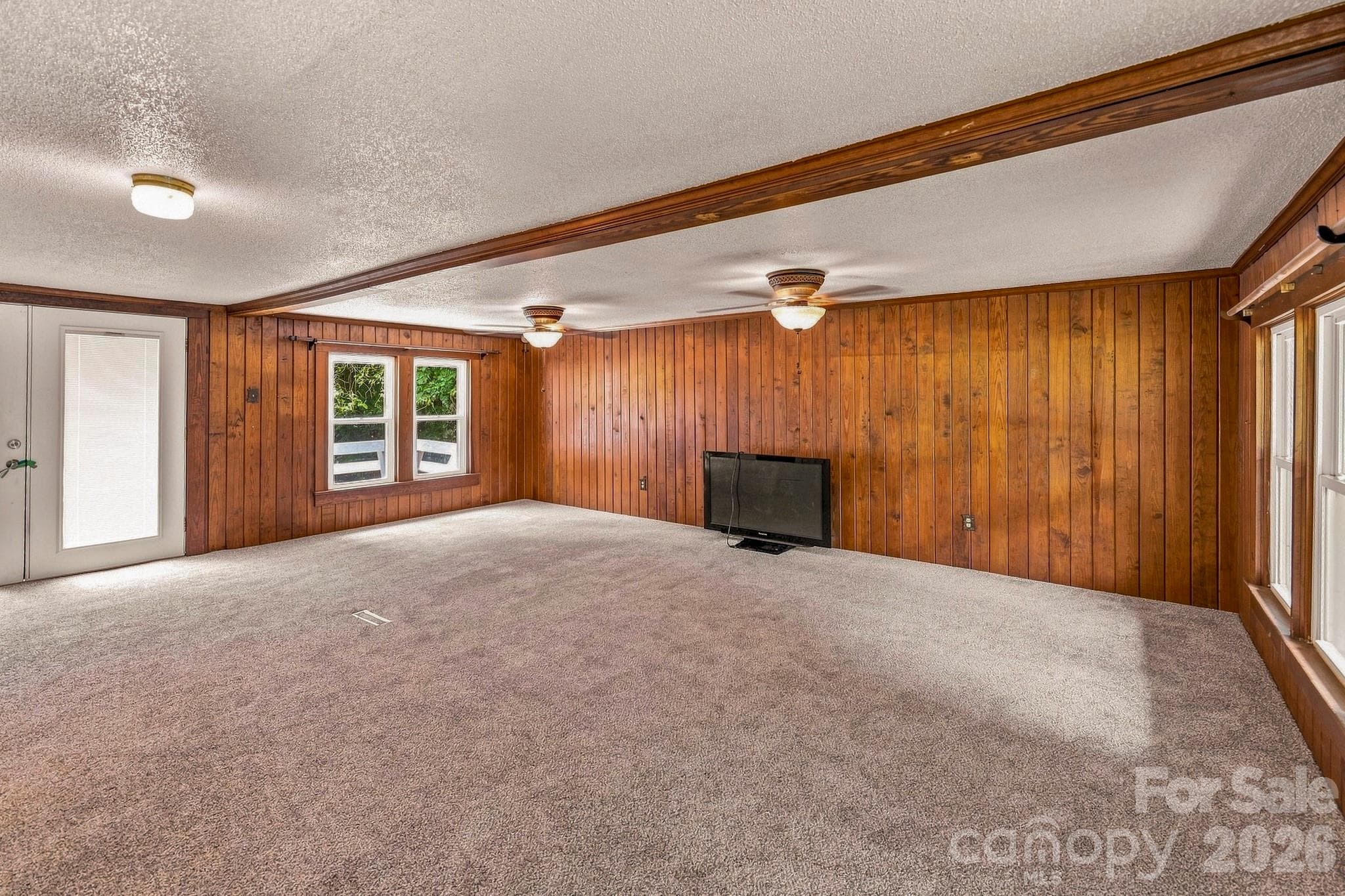 Family Room - 257 Maryland Drive, Forest City