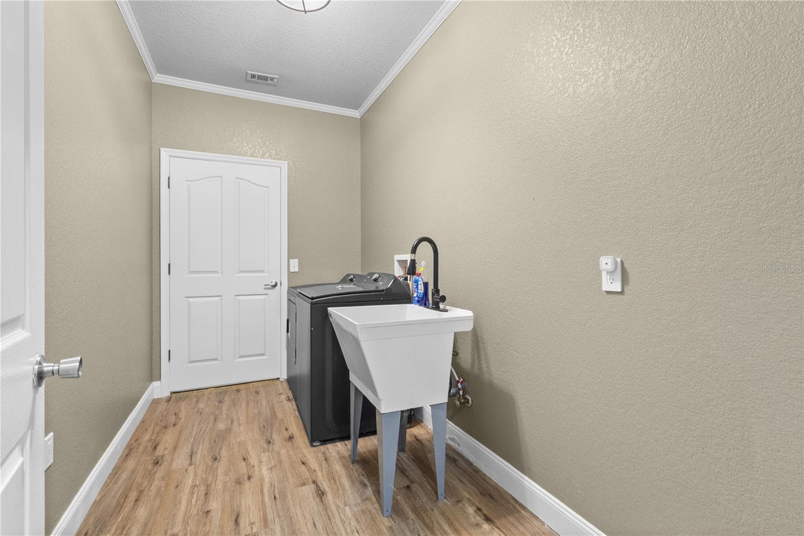 Utility Room - 324 NE 300TH ST, CROSS CITY