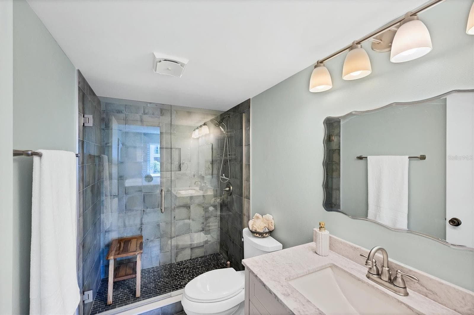 Ensuite updated bath with beautiful finishes - 210 SANTA MARIA ST #248, VENICE
