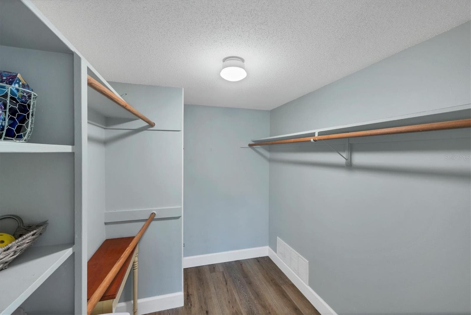 Spacious walk in closet - 210 SANTA MARIA ST #248, VENICE