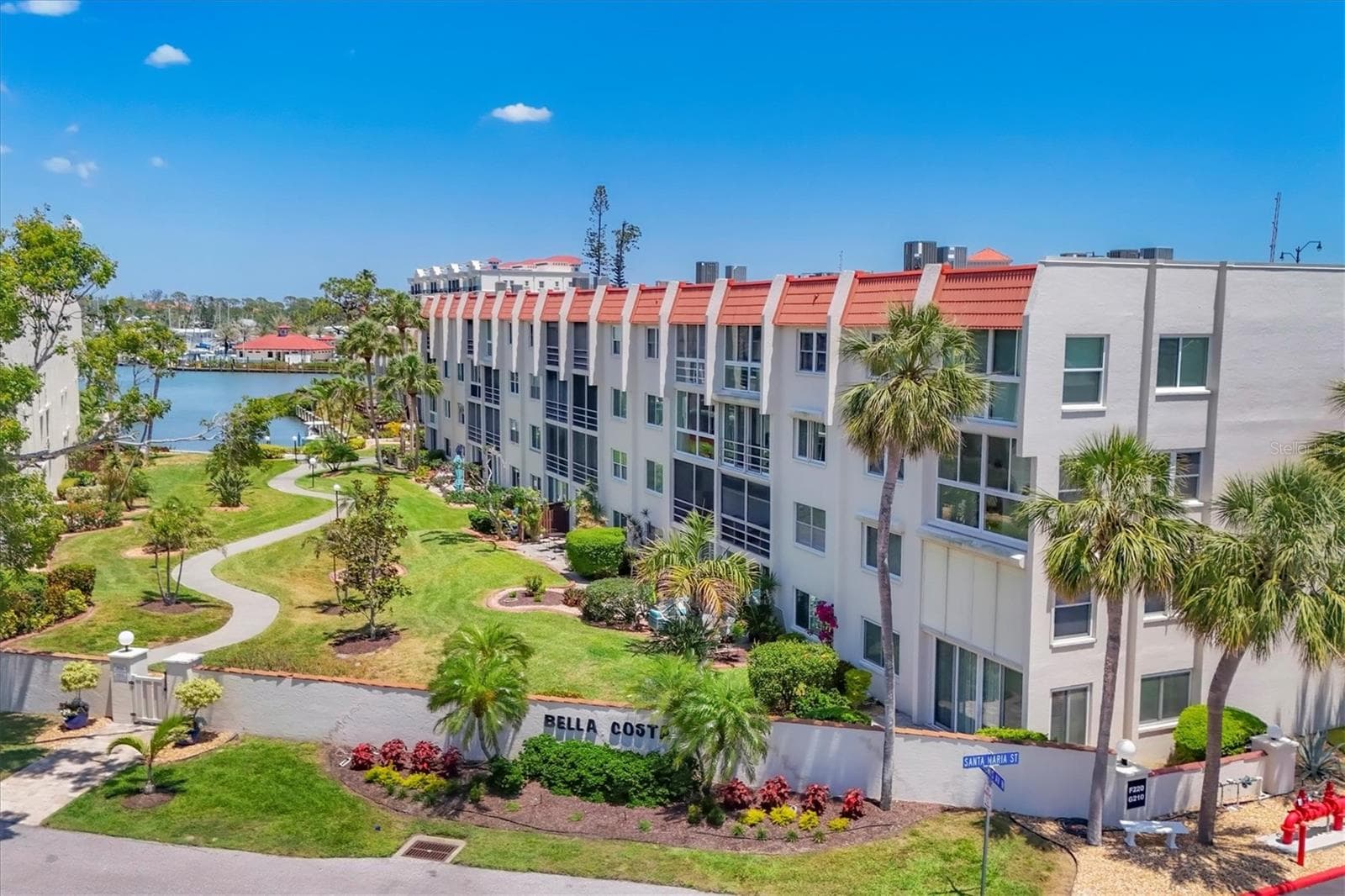 Take a stroll in the community - 210 SANTA MARIA ST #248, VENICE