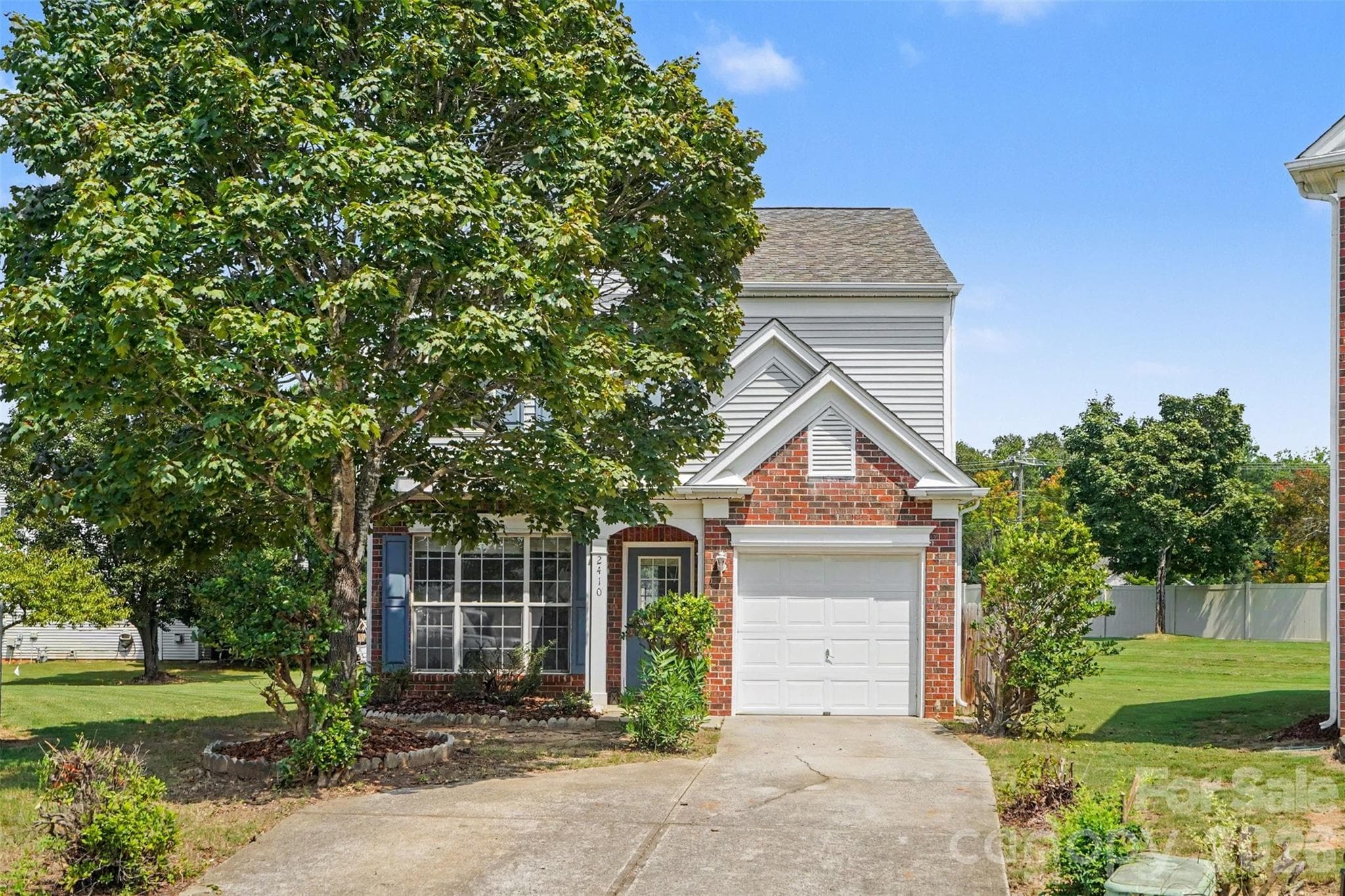 Single Family Residence at 2410 Normancrest Court, Charlotte, photo 2 of 23