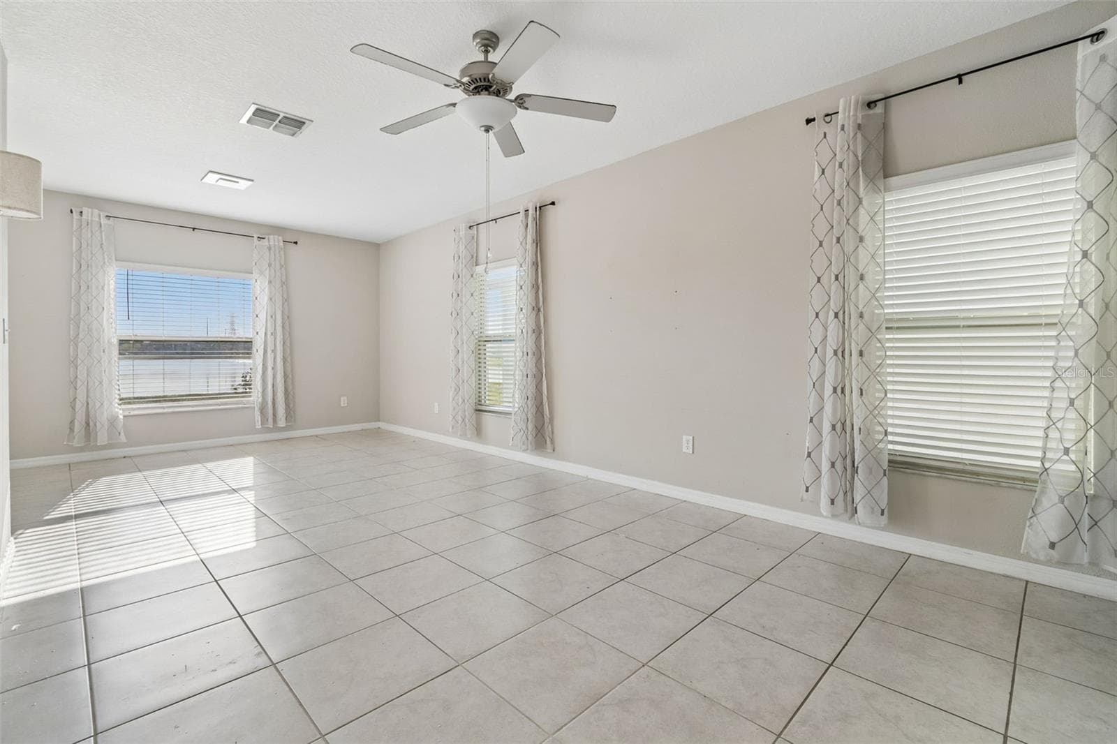Single Family Residence at 4410 SUMMER SAVORY ST, TAMPA, photo 5 of 64