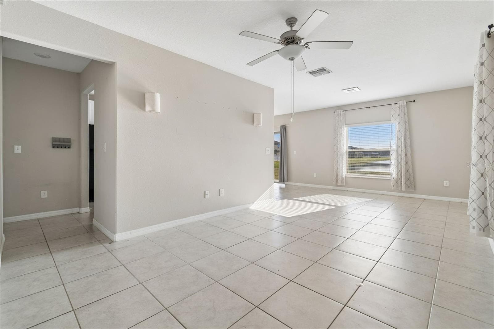 Single Family Residence at 4410 SUMMER SAVORY ST, TAMPA, photo 6 of 64