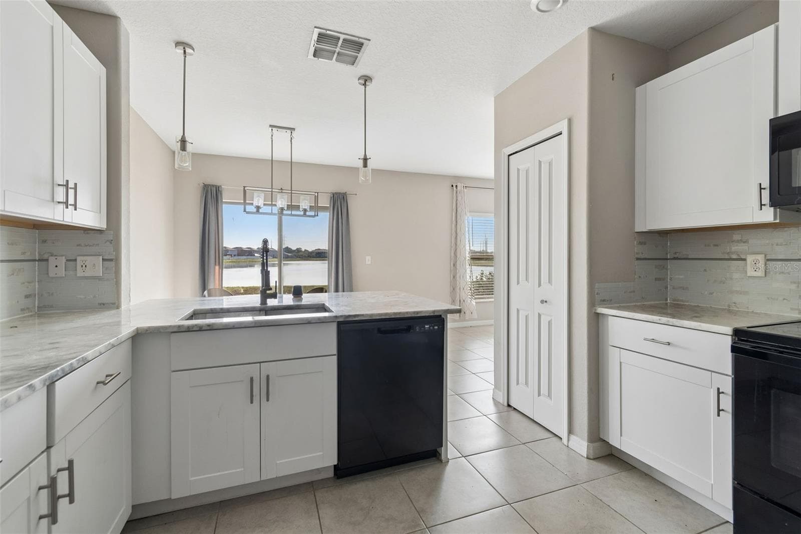 Single Family Residence at 4410 SUMMER SAVORY ST, TAMPA, photo 10 of 64