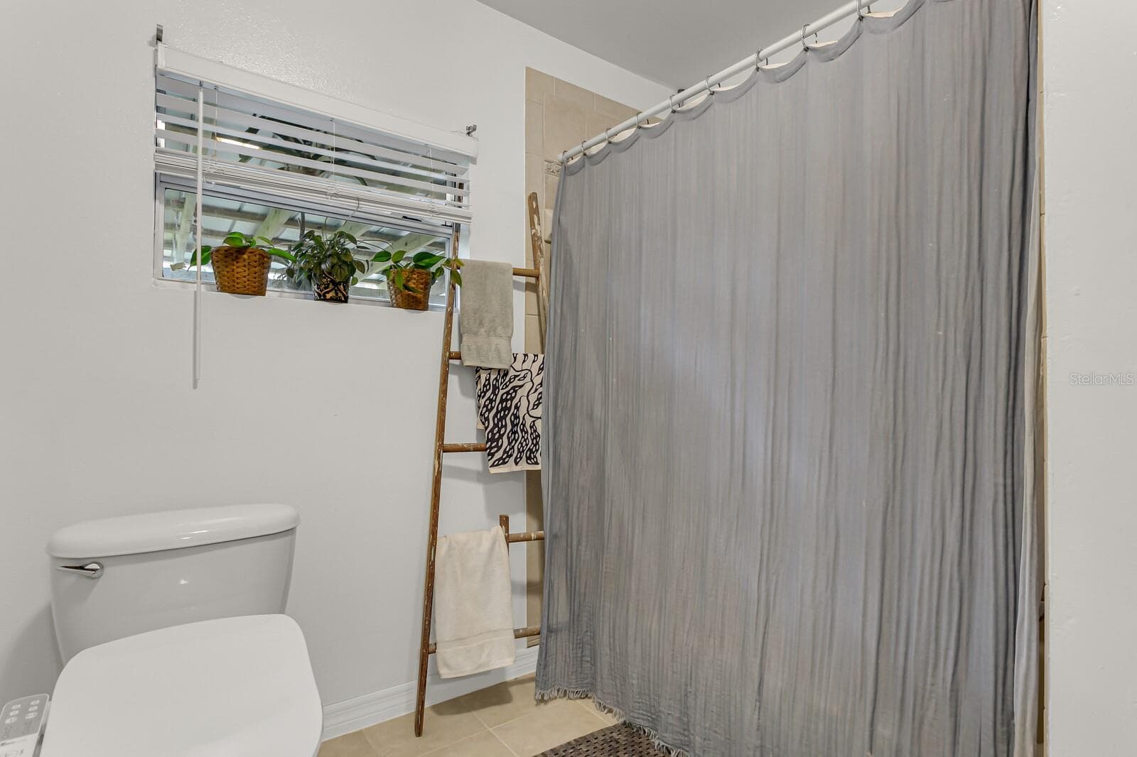 Owner's On-Suite Bath - 918 W BRADDOCK ST, TAMPA