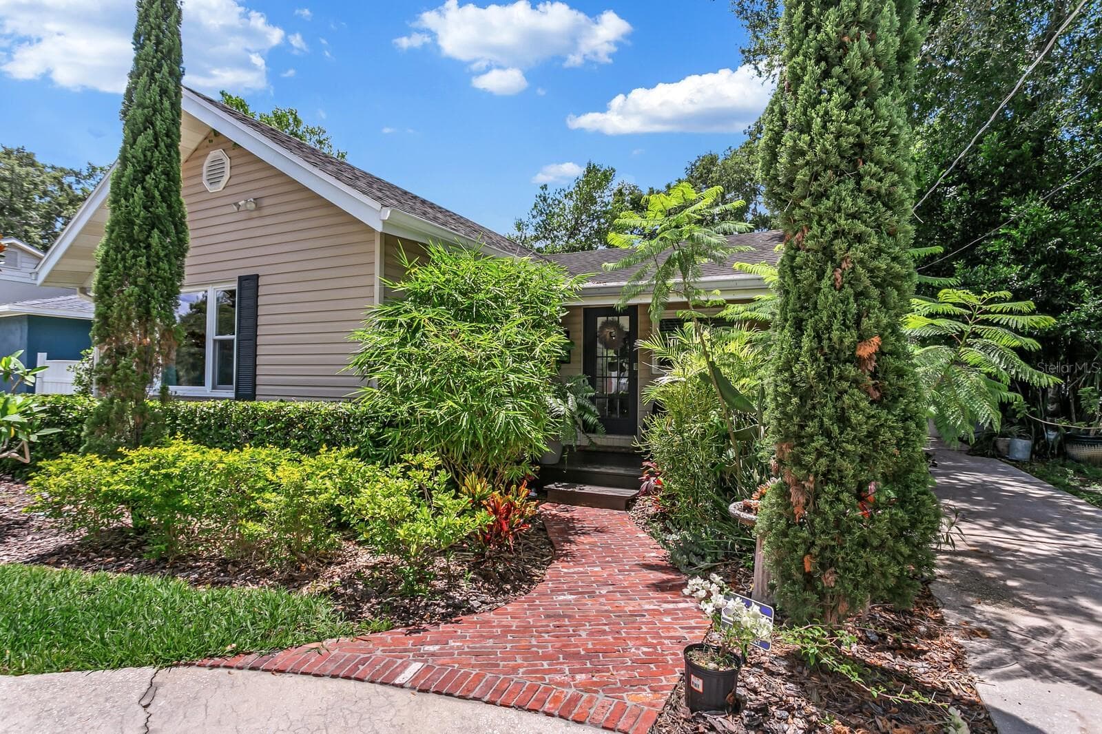 Front Entry - 918 W BRADDOCK ST, TAMPA