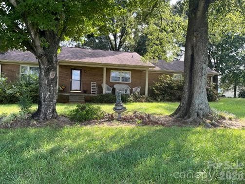Front view middle of the front yard with beautiful oak shade trees - 1211 Sharon School Road, Stony Point