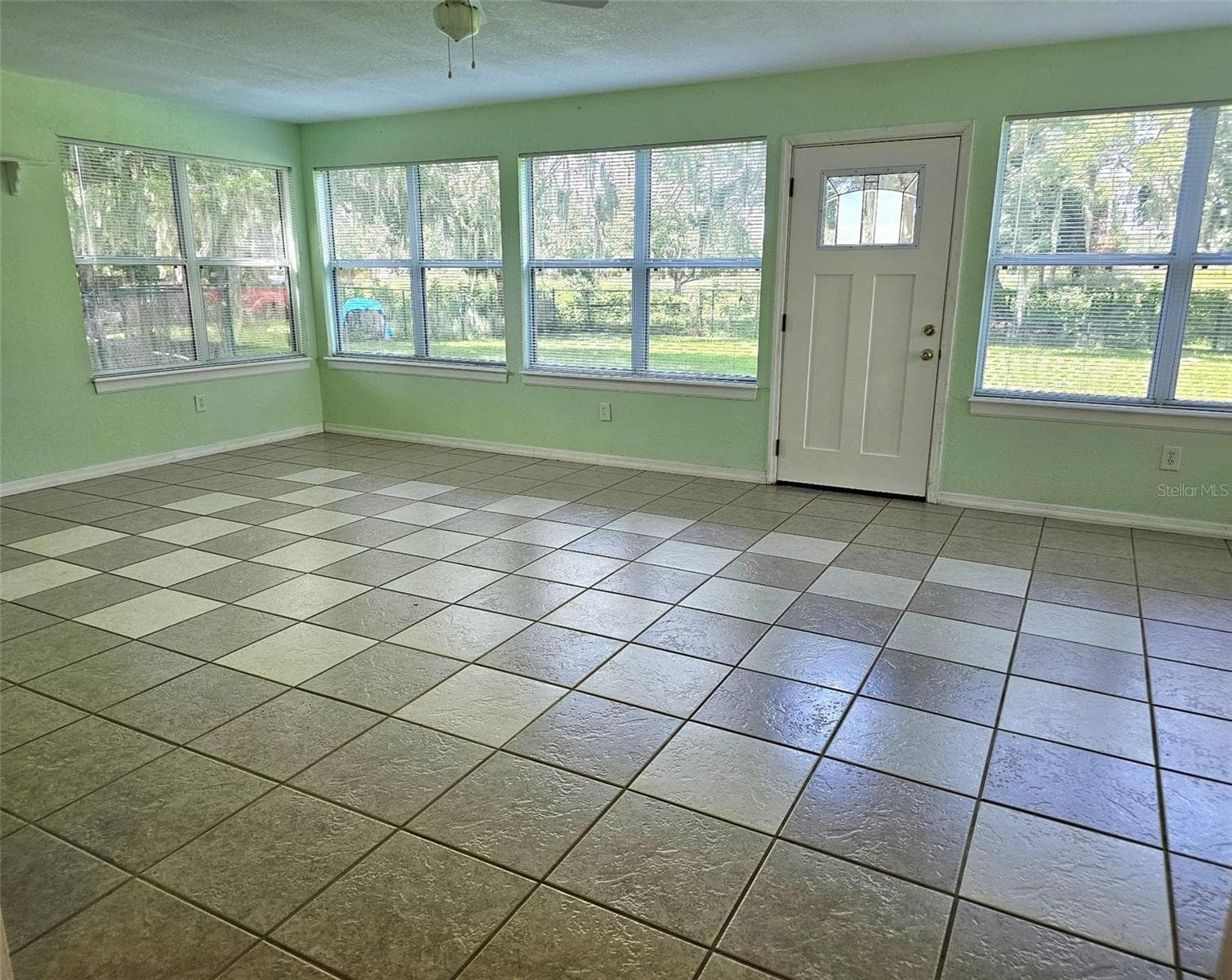 Single Family Residence at 1292 E LAKE SHORE BLVD, KISSIMMEE, photo 24 of 27