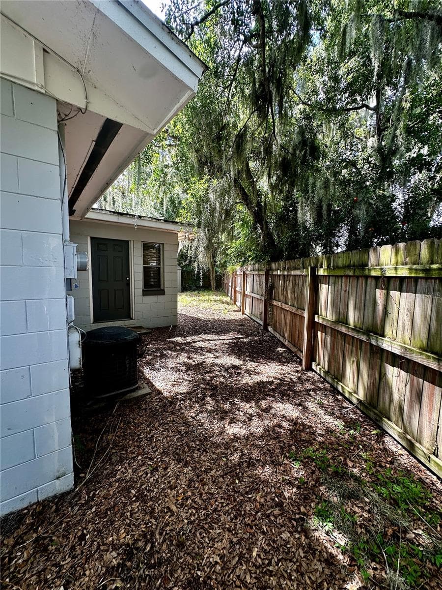 Single Family Residence at 1305 ORANGE AVE, TAVARES, photo 32 of 36
