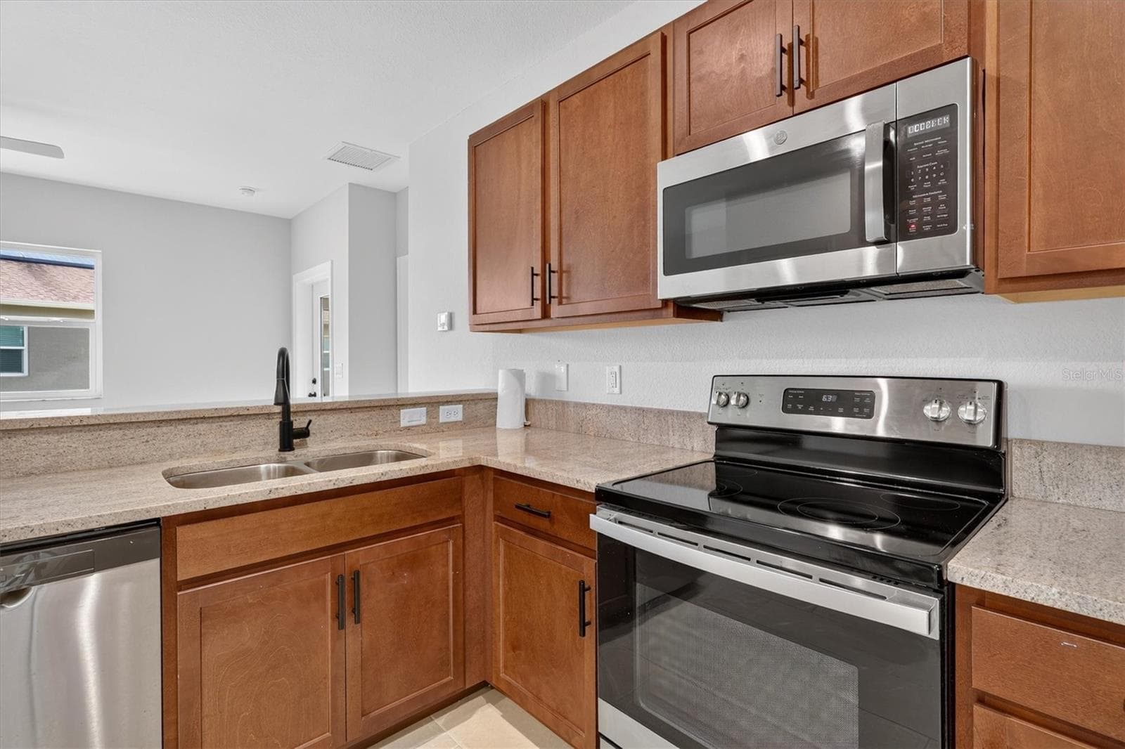 Townhouse at 968 NE TRAILSIDE RUN, PORT ST LUCIE, photo 14 of 32