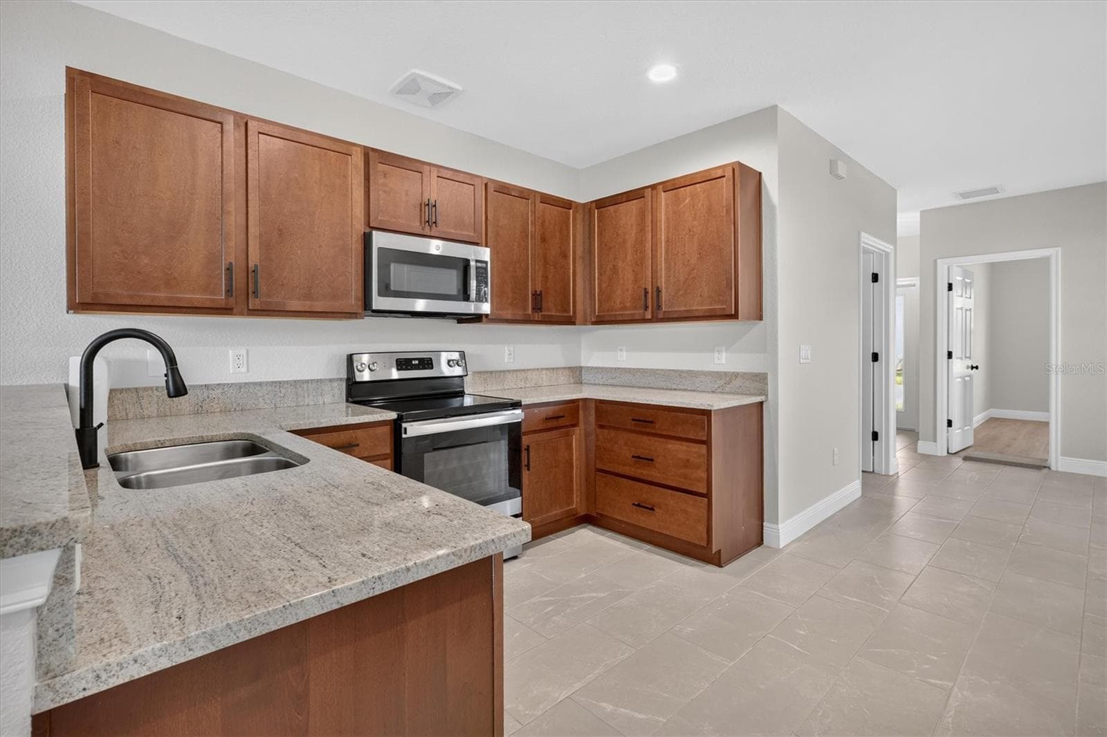 Townhouse at 968 NE TRAILSIDE RUN, PORT ST LUCIE, photo 15 of 32
