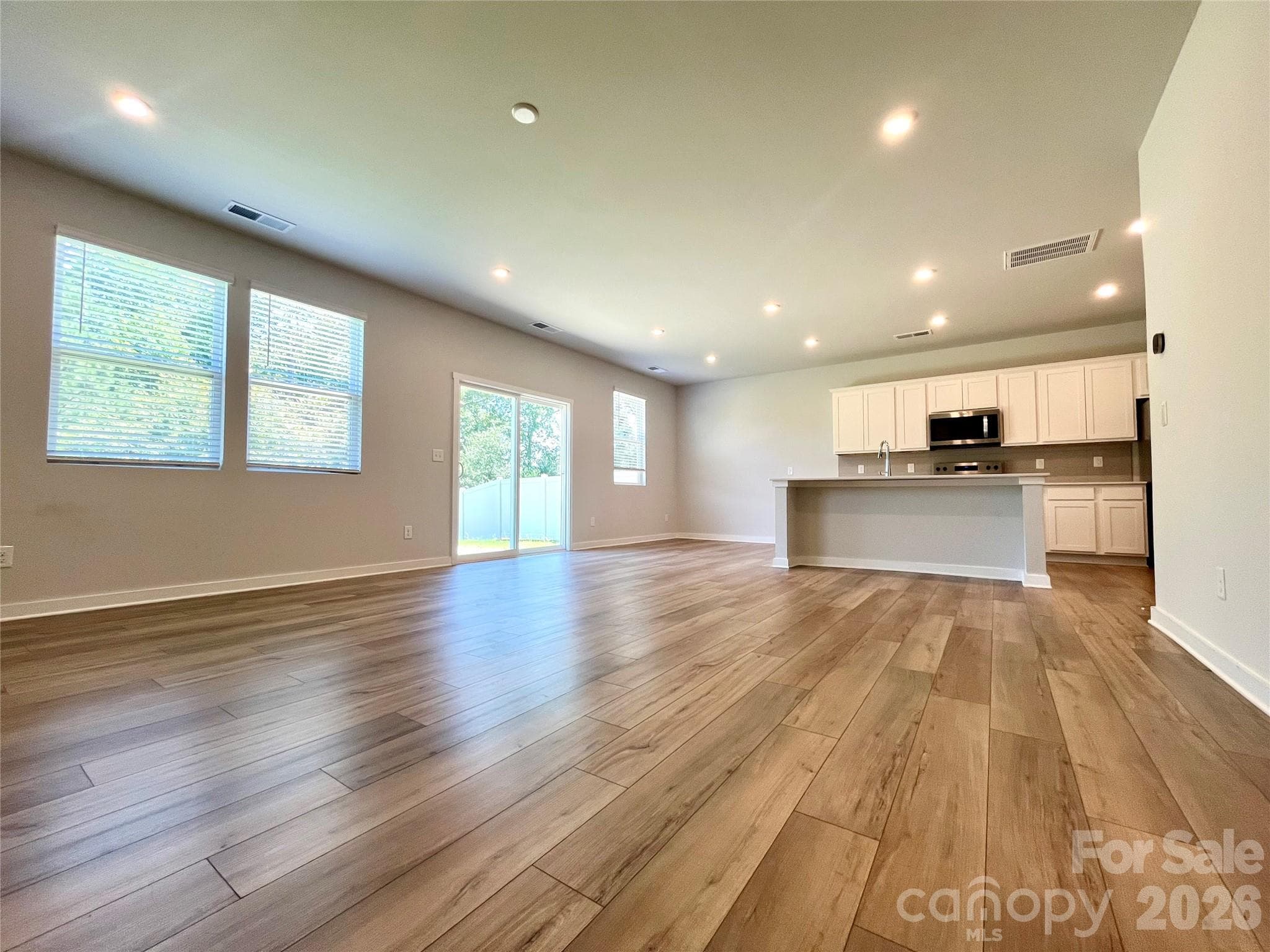 Single Family Residence at 307 Bezelle Avenue, York, photo 8 of 42