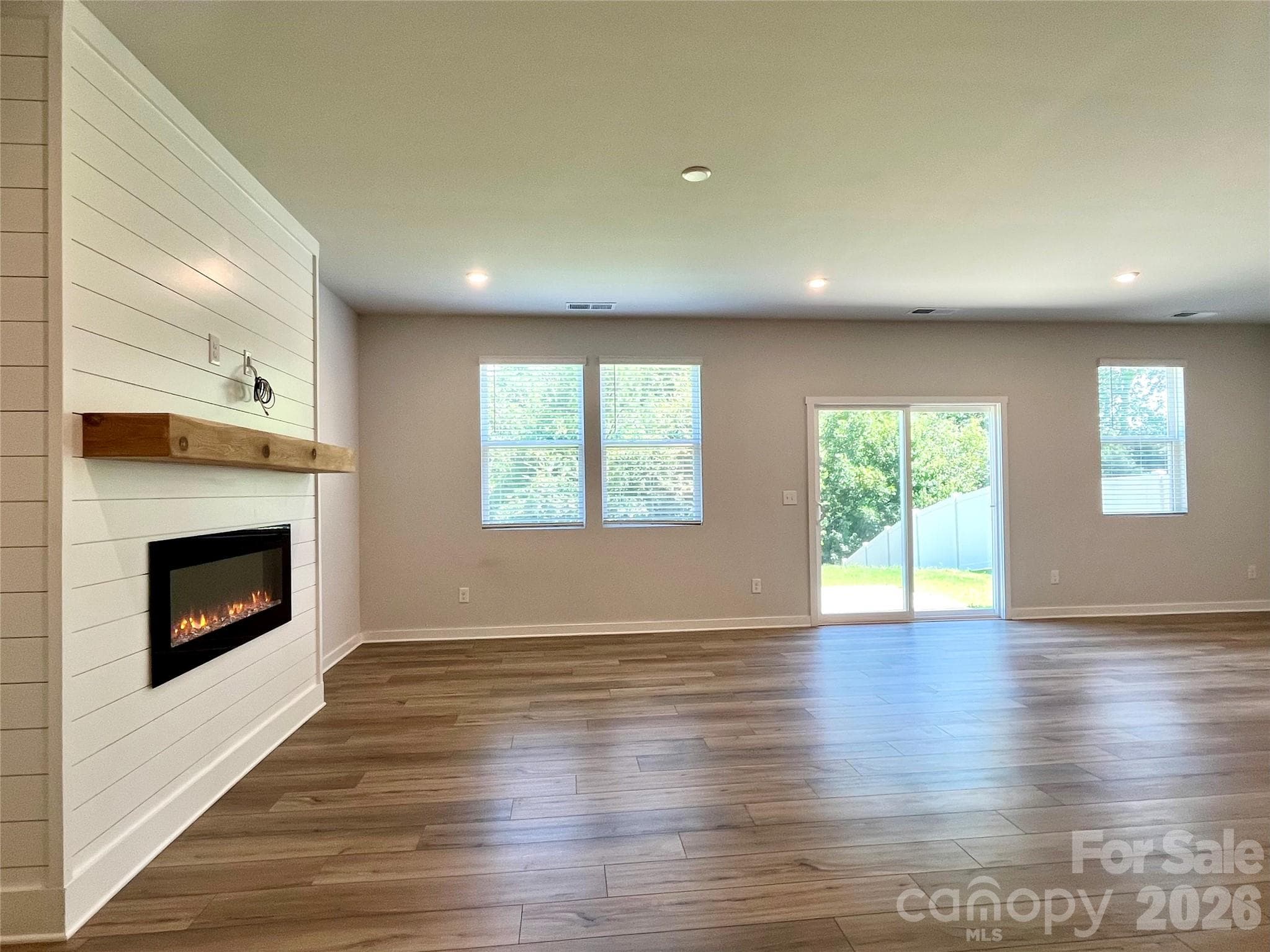 Single Family Residence at 307 Bezelle Avenue, York, photo 11 of 42