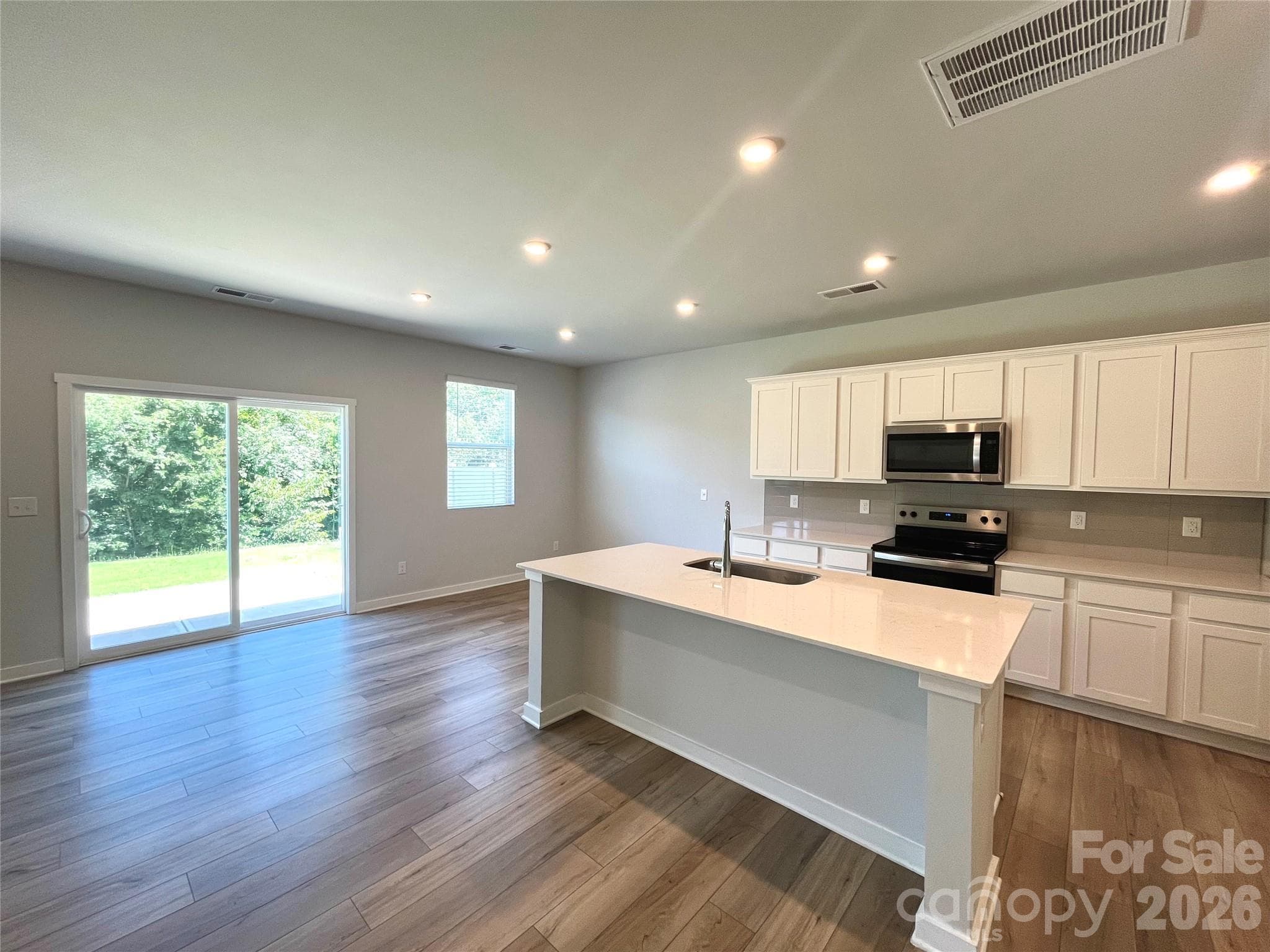 Single Family Residence at 307 Bezelle Avenue, York, photo 13 of 42
