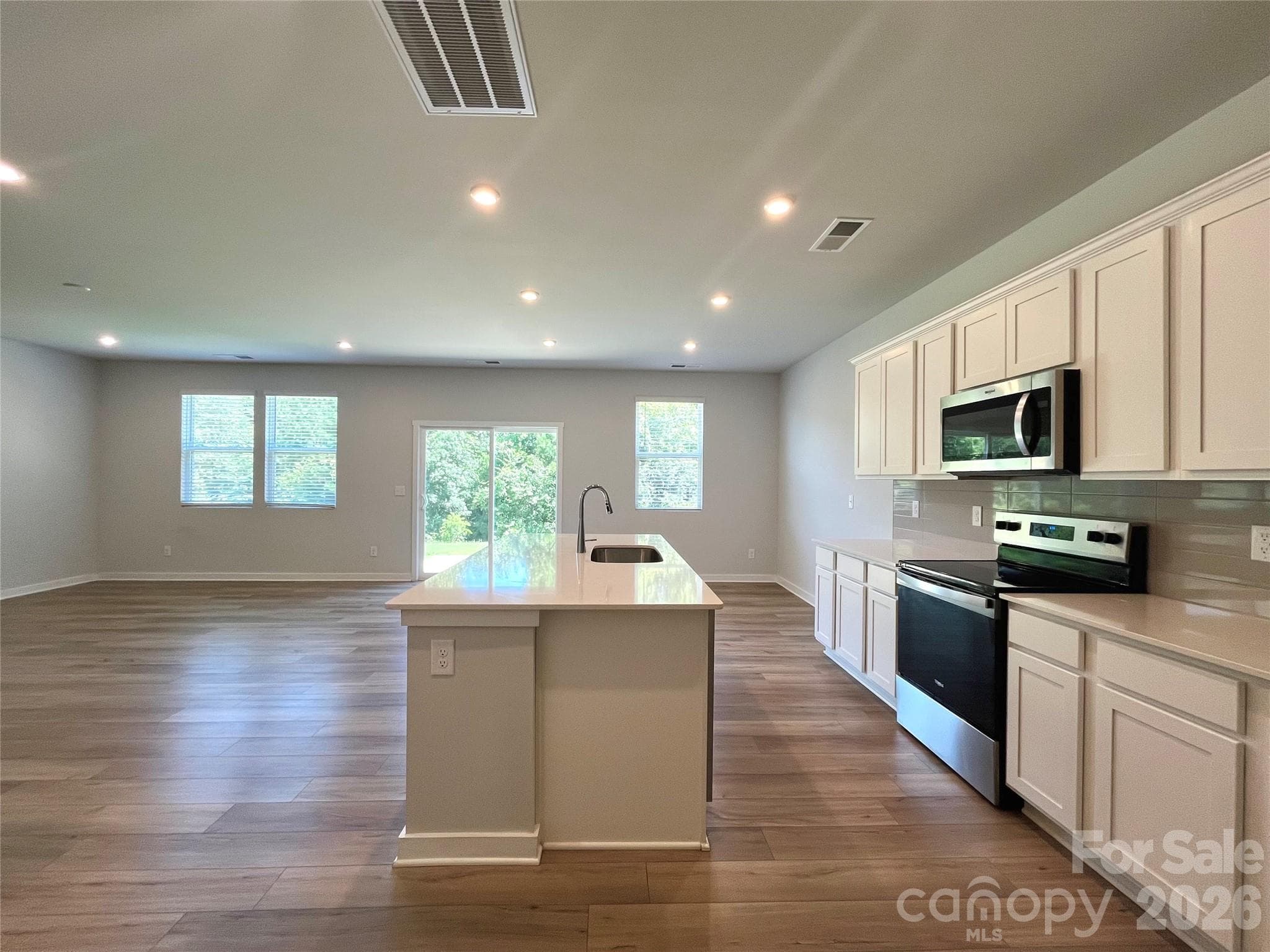 Single Family Residence at 307 Bezelle Avenue, York, photo 15 of 42
