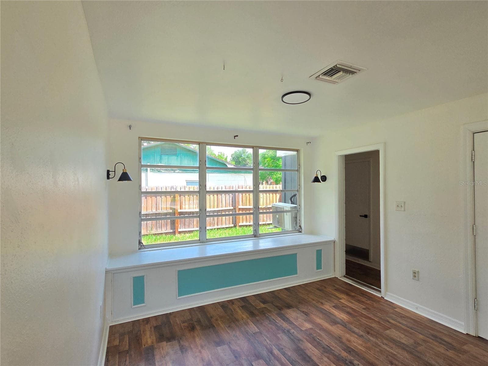 Single Family Residence at 1500 CREST AVE, LEESBURG, photo 5 of 23