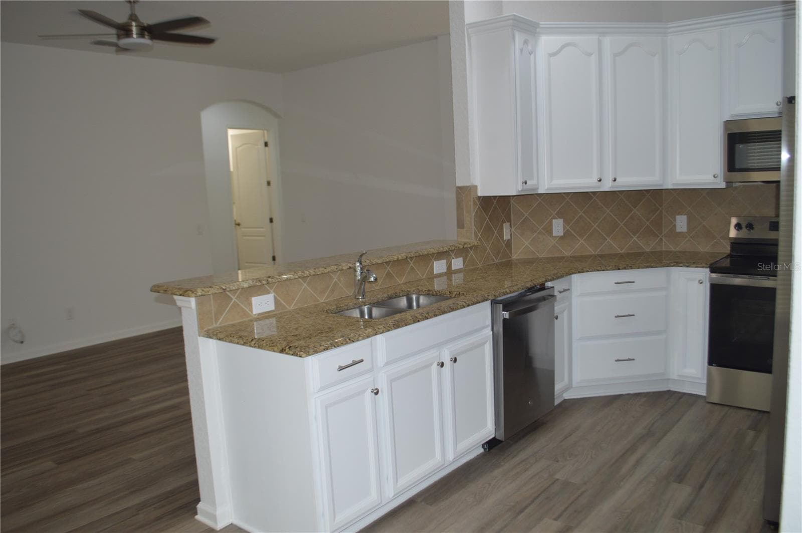 Single Family Residence at 6828 HELMSLEY CIR, WINDERMERE, photo 11 of 21