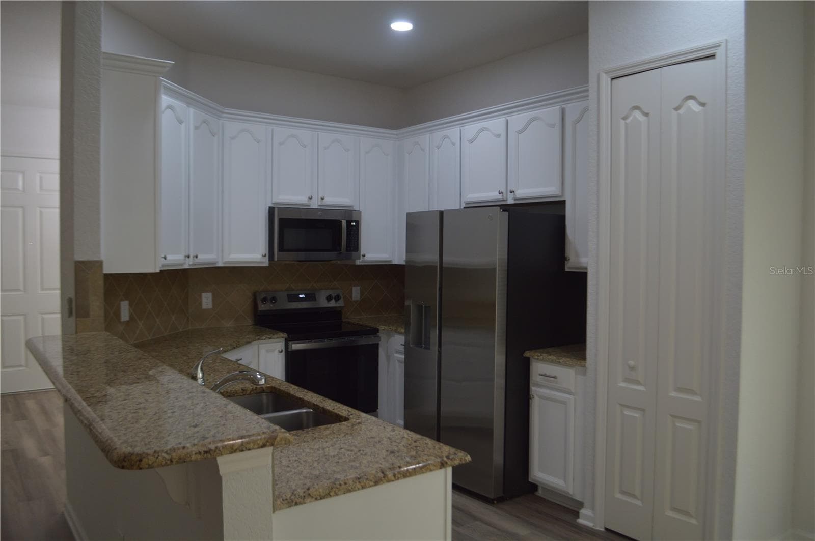 Single Family Residence at 6828 HELMSLEY CIR, WINDERMERE, photo 13 of 21