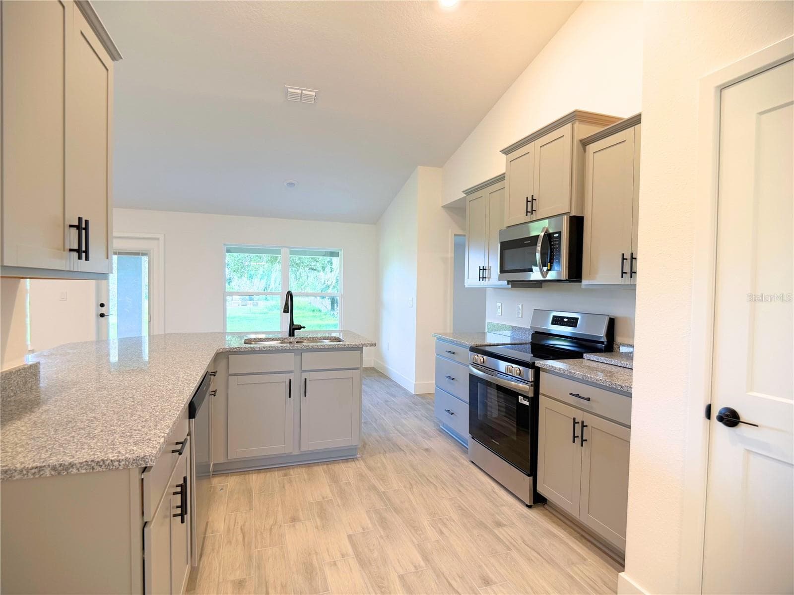 Single Family Residence at 36893 HIDDEN VIEW CIRCLE, DADE CITY, photo 7 of 34