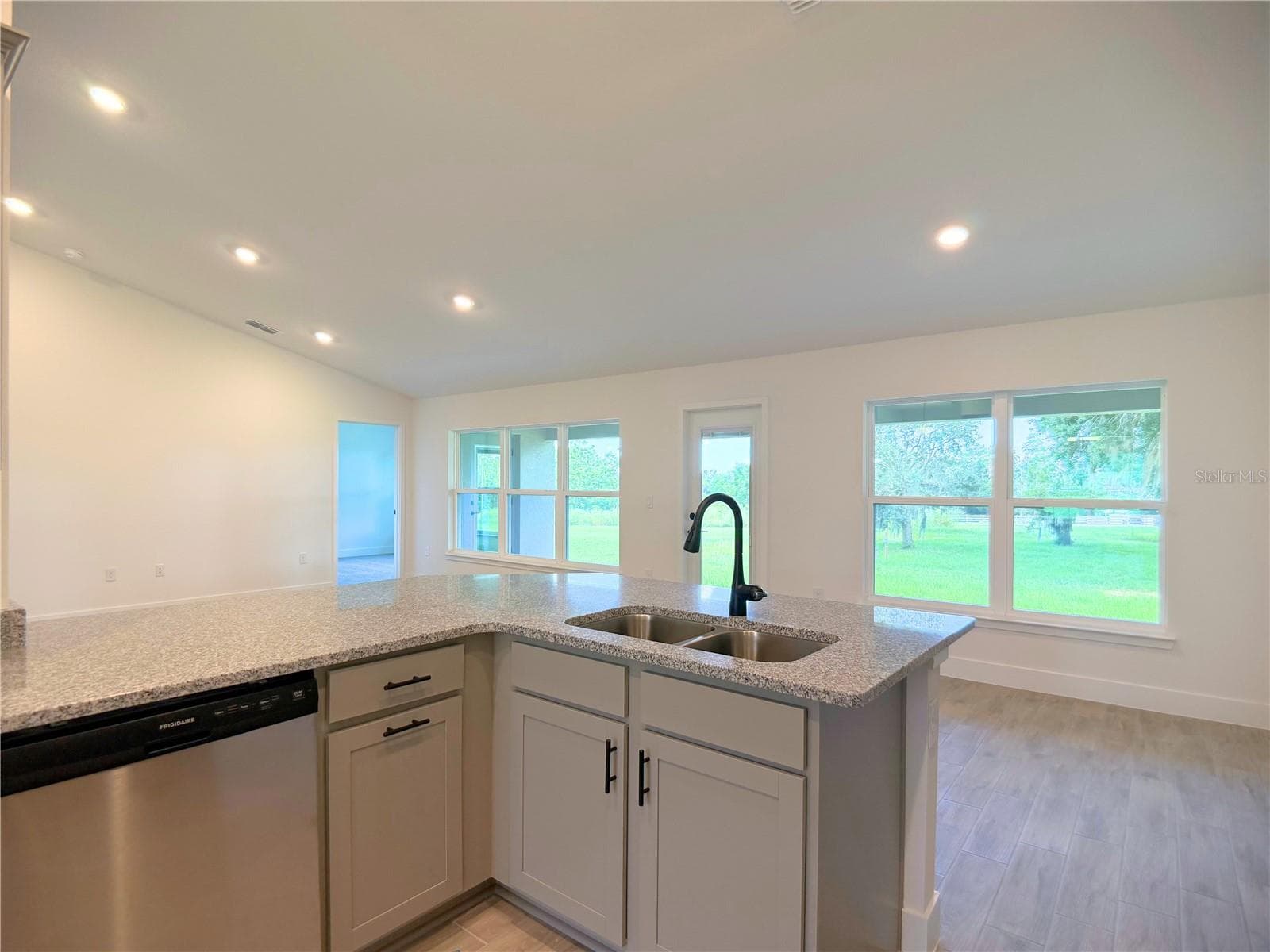 Single Family Residence at 36893 HIDDEN VIEW CIRCLE, DADE CITY, photo 8 of 34