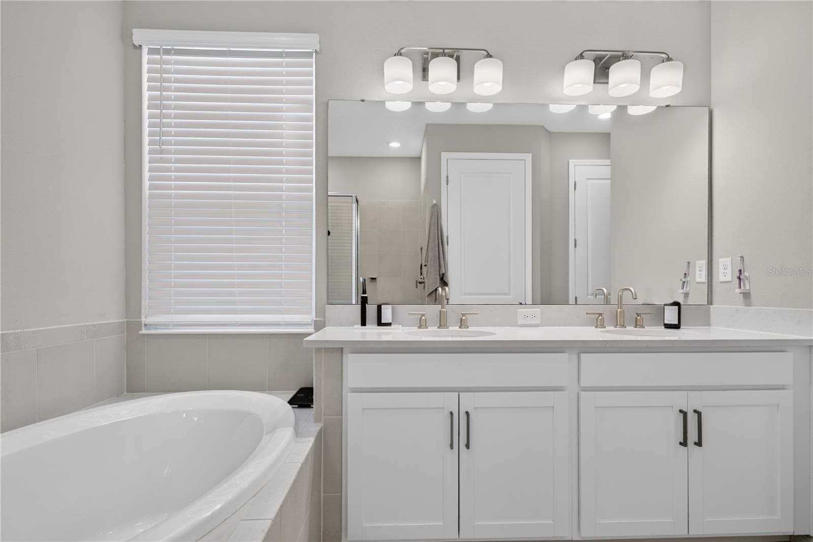 Single Family Residence at 9284 TEQUILA SUNRISE DR, SARASOTA, photo 25 of 98